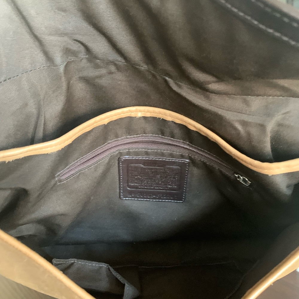 Chic Coach Tan Leather Shoulder Bag - Picture 3 of 4